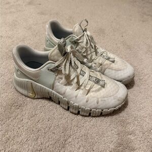 Women’s nike metcons size 8